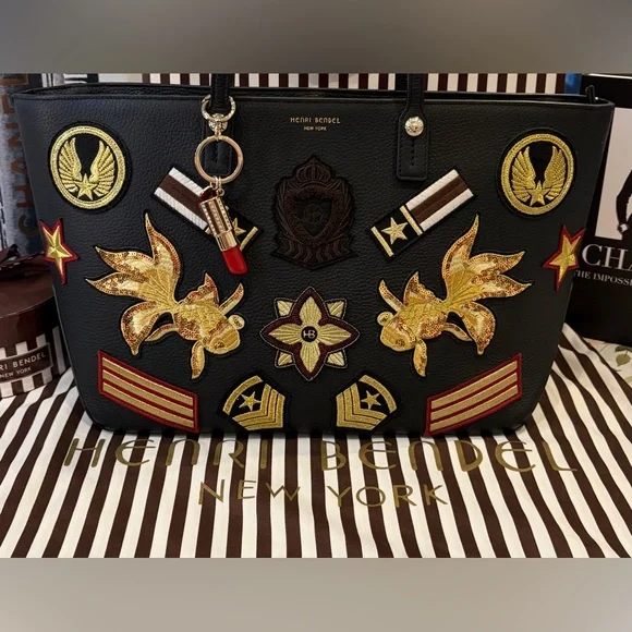 HENRI BENDEL MILITARY Zippered Tote Gold/Red Embroidered Patches & Lipstick Fob💄 - Picture 9 of 16